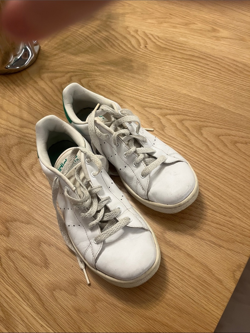 adidas Stan Smith White Low-Top Sneakers with Green Heel Accent